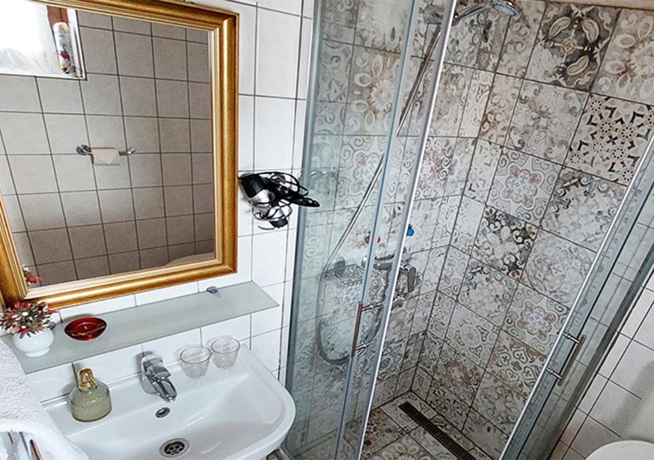 Rohonci Vendeghaz Hotel คือแซก ภายนอก รูปภาพ